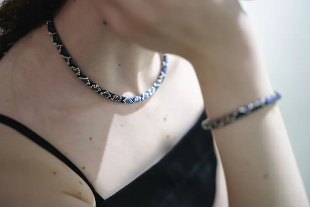 wear-a-necklace